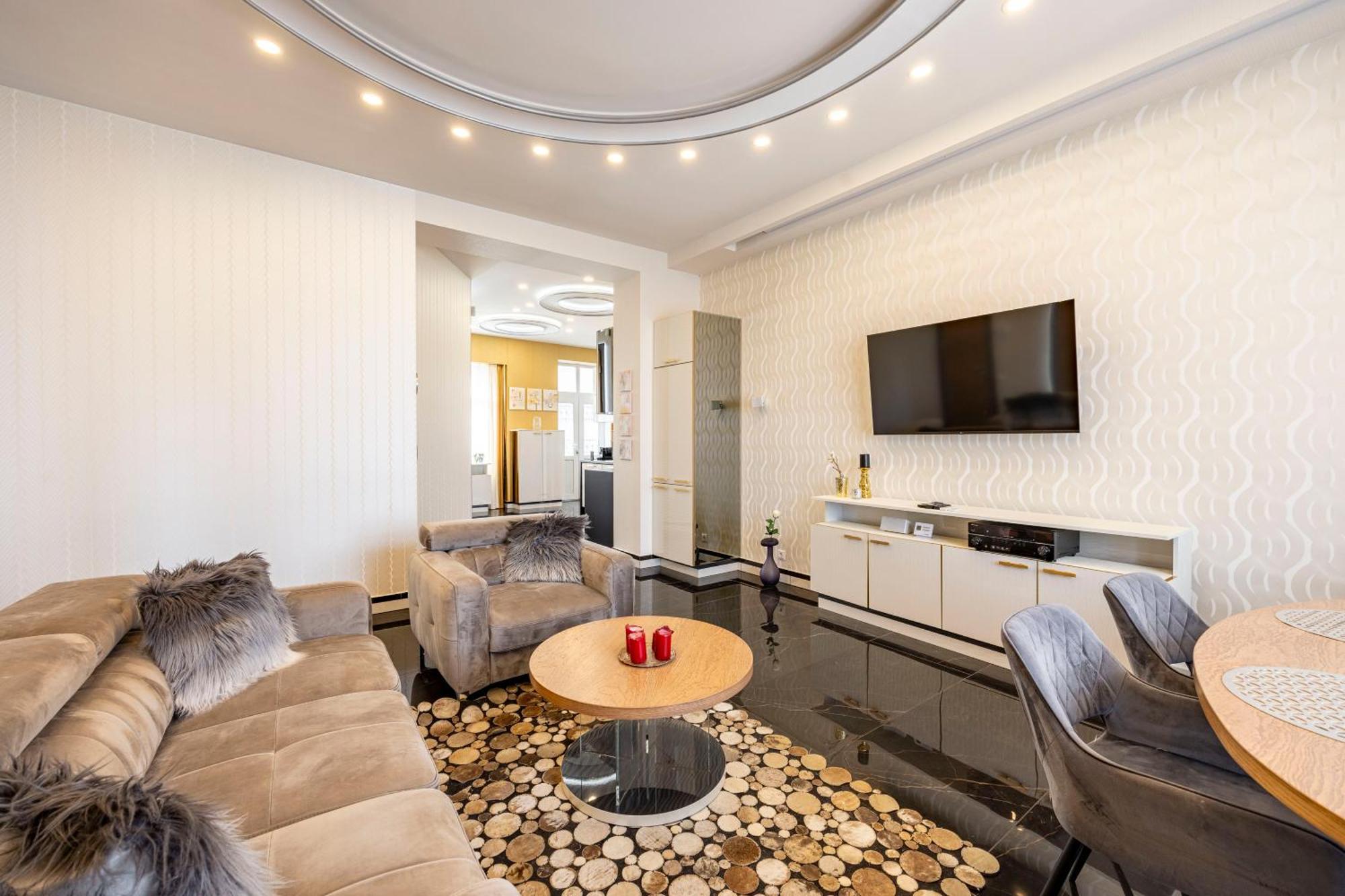 Luxury Royal Central Apartment By Prestige Homes บูดาเปสต์ ภายนอก รูปภาพ