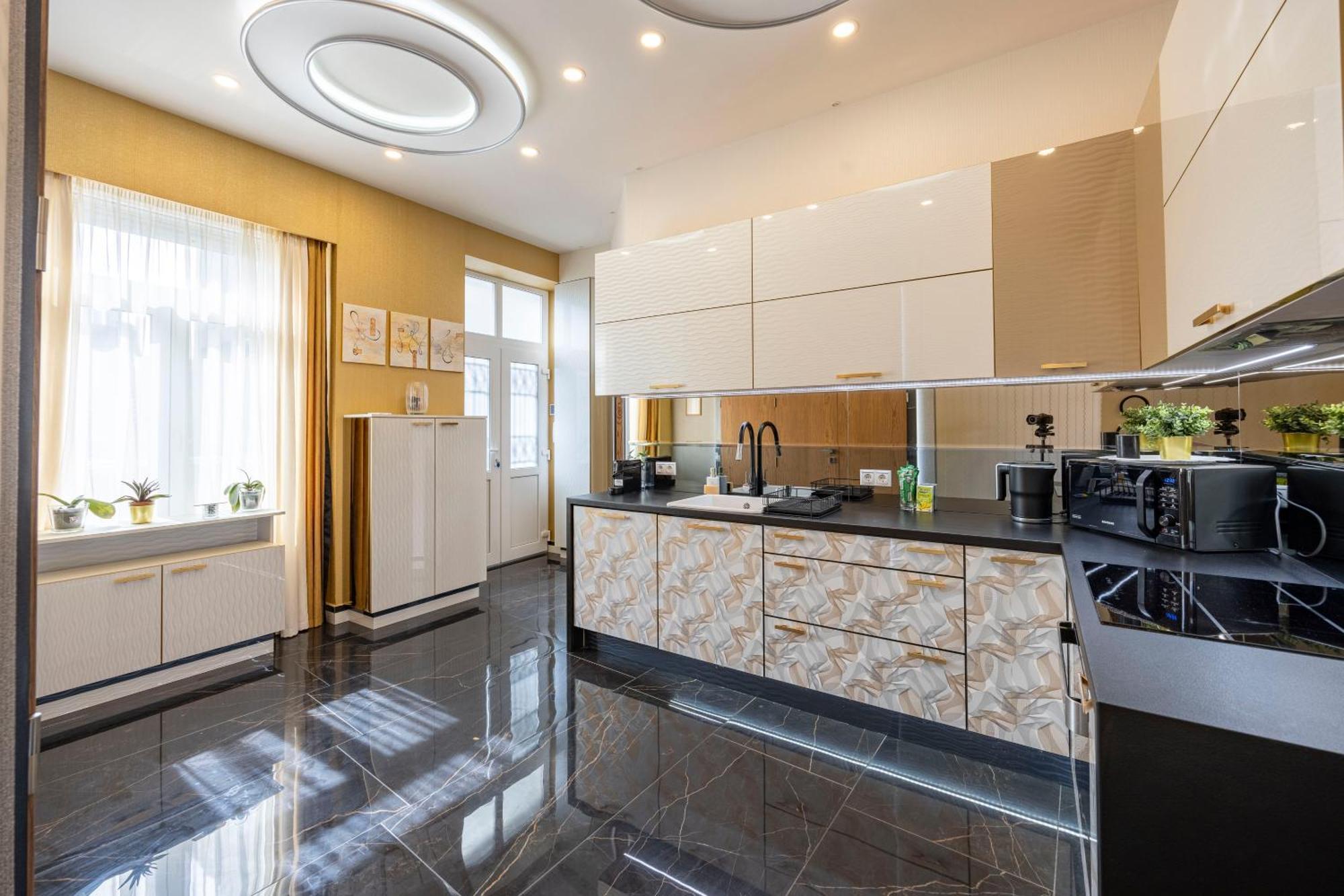 Luxury Royal Central Apartment By Prestige Homes บูดาเปสต์ ภายนอก รูปภาพ